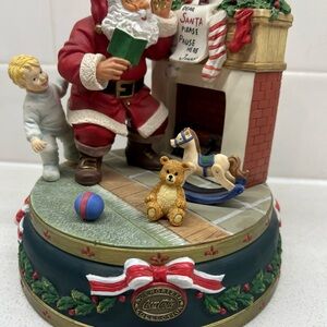 Coca Cola Heritage Collection Music Box Santa Figurine with Red and Green Accent